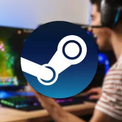 Gracz w słuchawkach grający w grę na komputerze, z logo Steam na pierwszym planie.