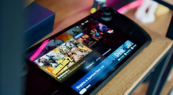 Steam Deck z grą Borderlands 2 na ekranie.