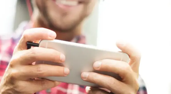 Rozrywka mobilna – zalety gry na smartfonie