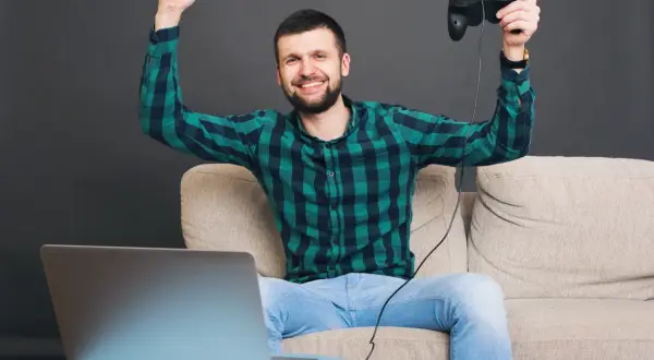 Granie online czy na automatach stacjonarnych?