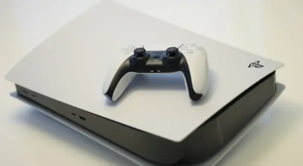 Gry na PS5 idealne na prezent pod choinkę