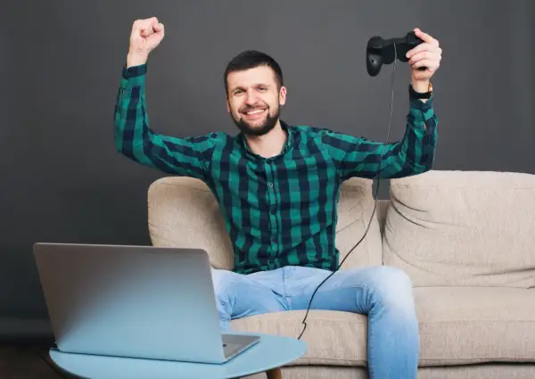 Granie online czy na automatach stacjonarnych?